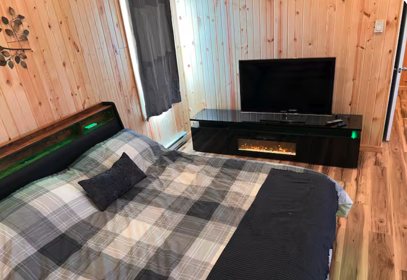 Restful Refuge cabin bedroom by Devils Lake, North Dakota