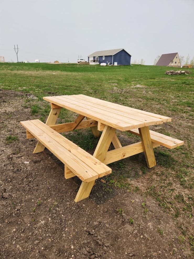 Restful Refuge cabin picnic table for outdoor dining by Devils Lake, North Dakota